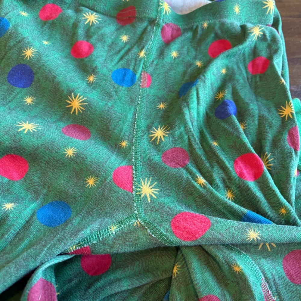 Hanna Andersson Green Holiday Pajamas Winter Starts Circle Red Yellow 12 - Picture 3 of 4